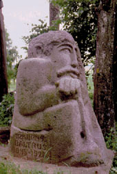 I. Ukurnio sukurtas antkapinis paminklas seneliui Baltrui (163x85x90). 1973 m. Granitas. Paminklas stovi irvint rajono Pypli kaimo kapinse